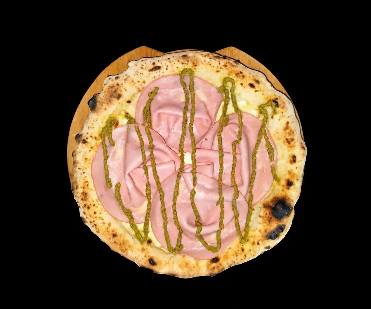 Pizza Mortadella cu pesto de busuioc