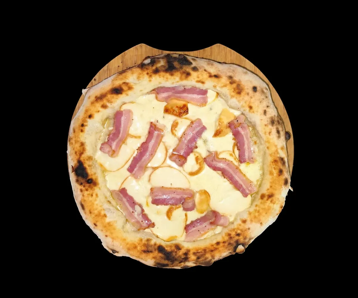 Pizza Pancetta cu provola afumată
